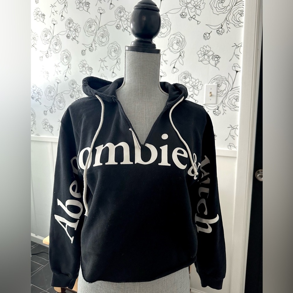 Abercrombie & Fitch Black Cropped Hoodie